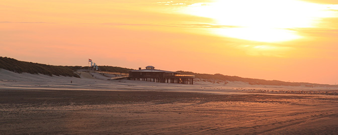 672 x 270 Ameland strand